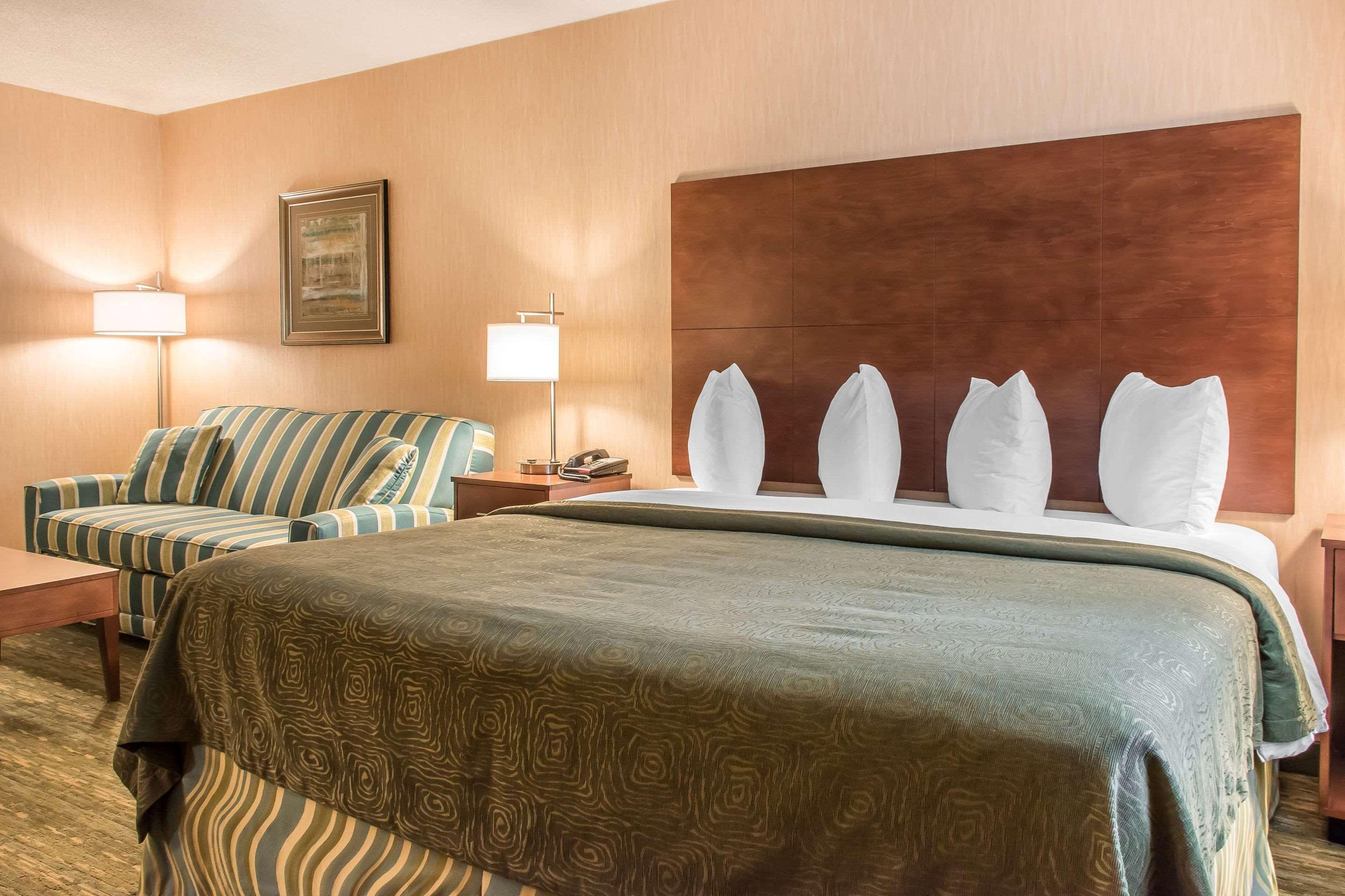 Quality Inn Bedford Eksteriør bilde