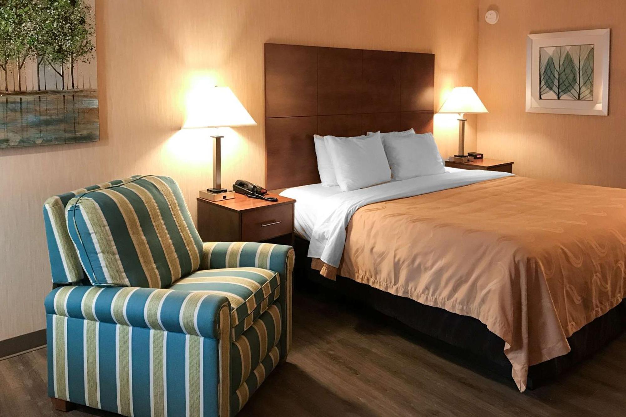 Quality Inn Bedford Eksteriør bilde