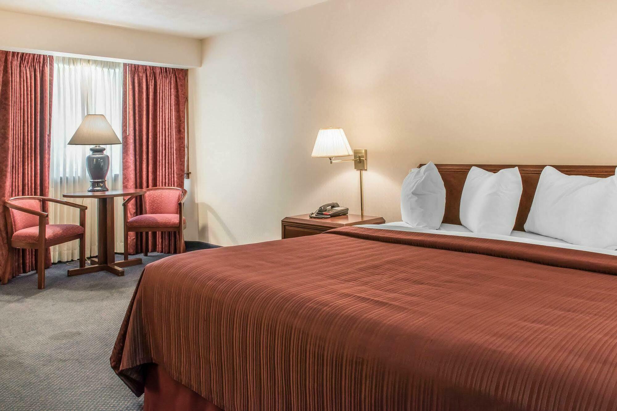 Quality Inn Bedford Eksteriør bilde