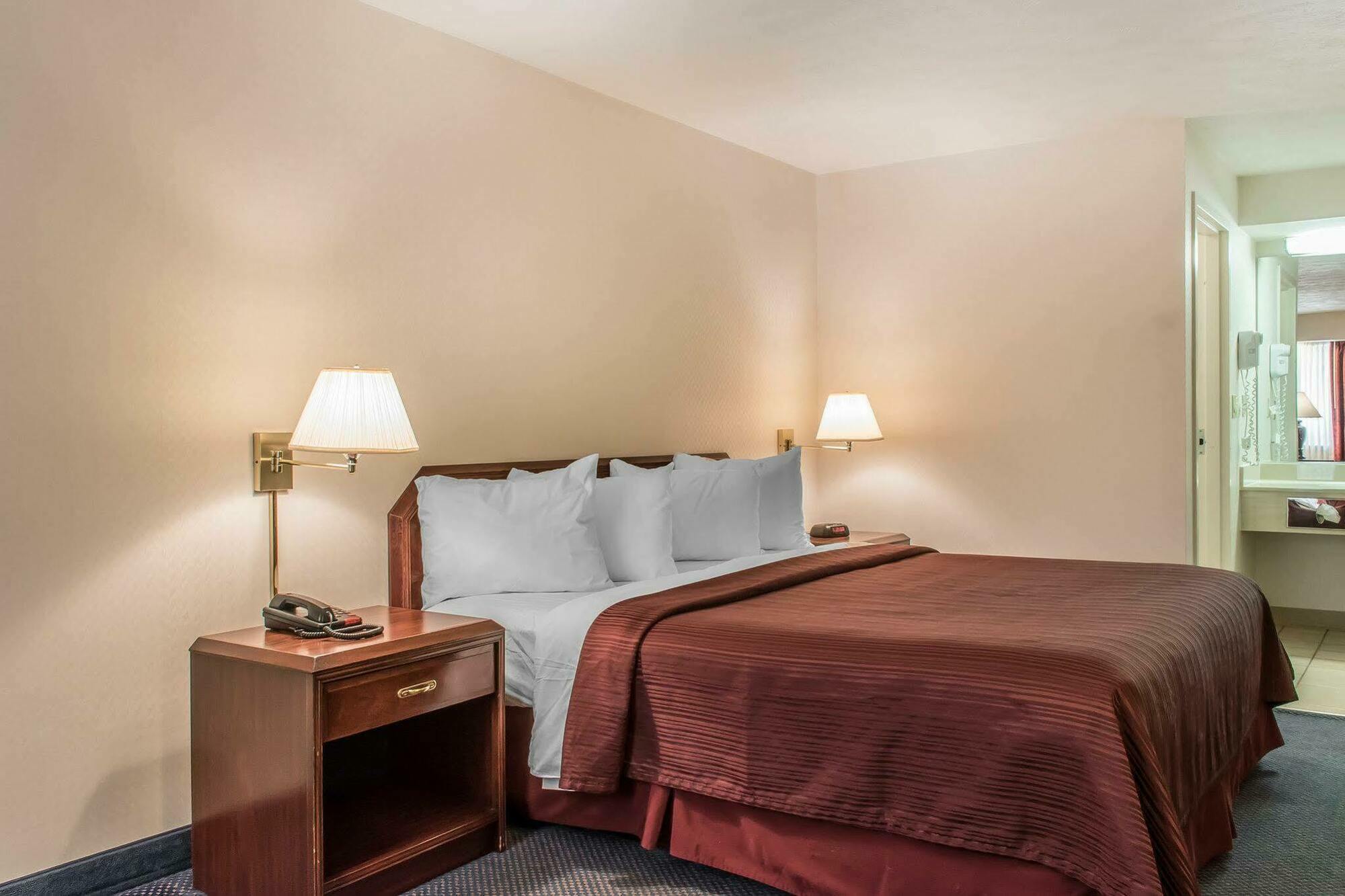 Quality Inn Bedford Eksteriør bilde